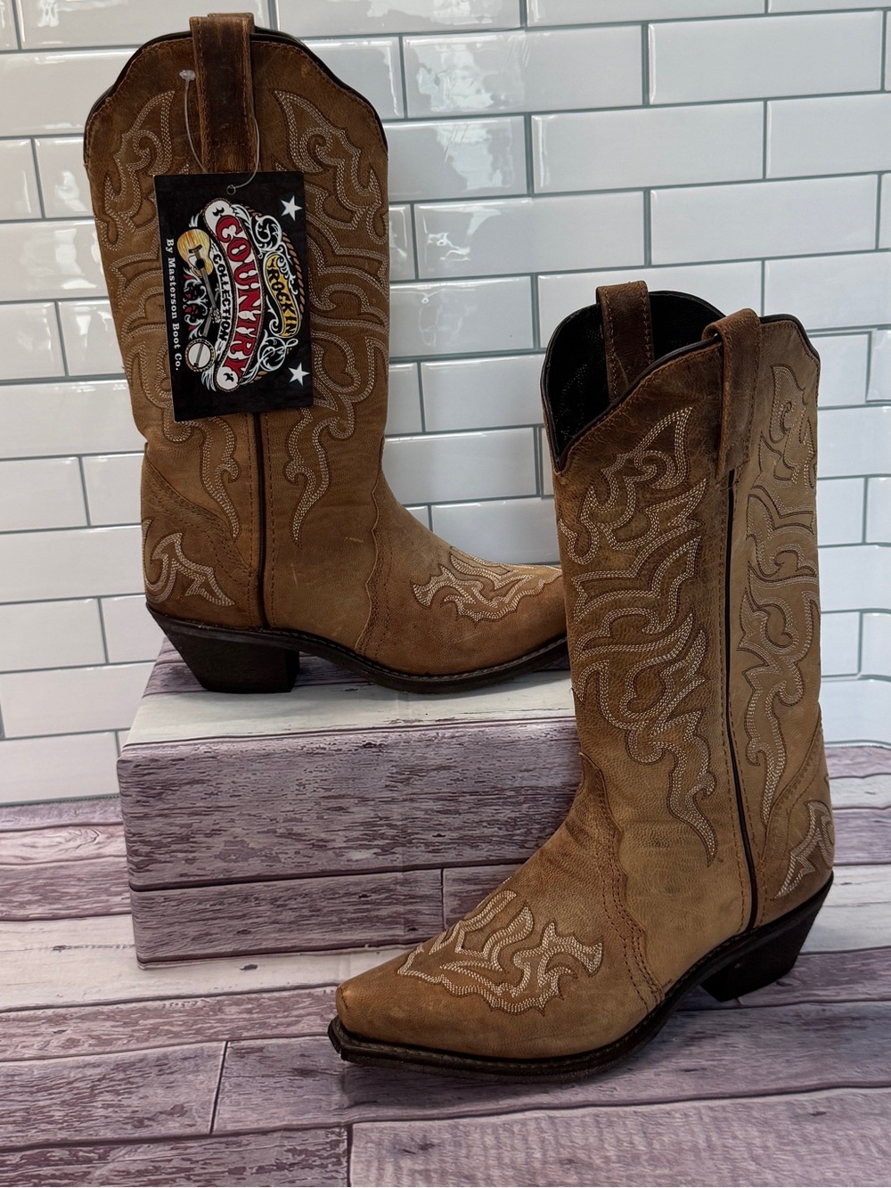 Rockin' Country Embroidered Brown Snip Toe Cowgirl Boots Size 6